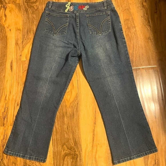 Zion Original Jeans Embroidered Capri Pants Size Large - Picture 2 of 7
